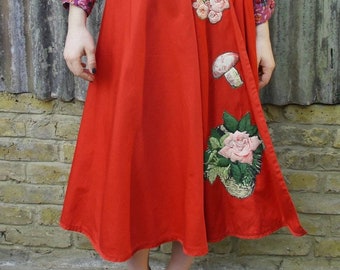 Pretty 70s appliique skirt, size 8 to 10.