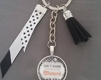 "we love you MOM" keychain