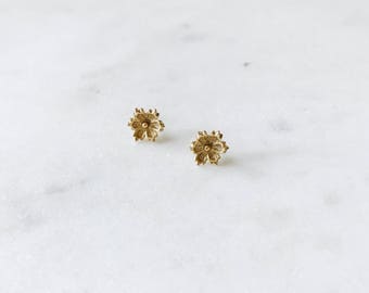 1990's Dead Stock Vintage Gold Flower Floral Stud Earrings