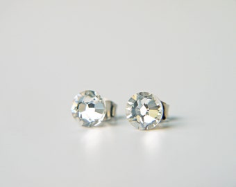 Simple Swarovski Crystal Titanium Earrings Clear Crystal Dainty Everyday Studs 纯钛耳环