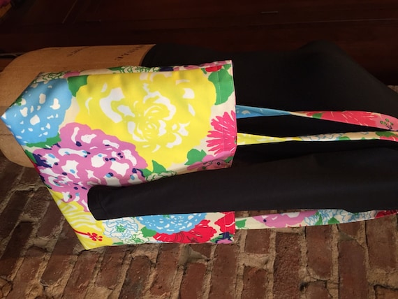 Tote bag with pockets. Beautiful, large, colorful, roomy tote with button and loop closure. Great for beach!