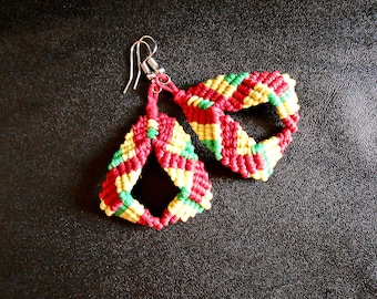 Woven macrame earrings with coated cotton thread