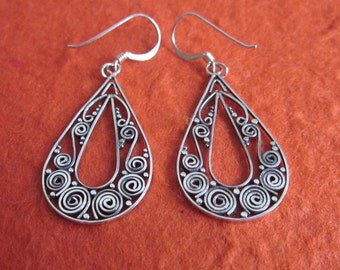 Bali Sterling Silver Metalwork Earrings / sterling silver / handmade jewelry / Dangle earrings / handmade earrings.