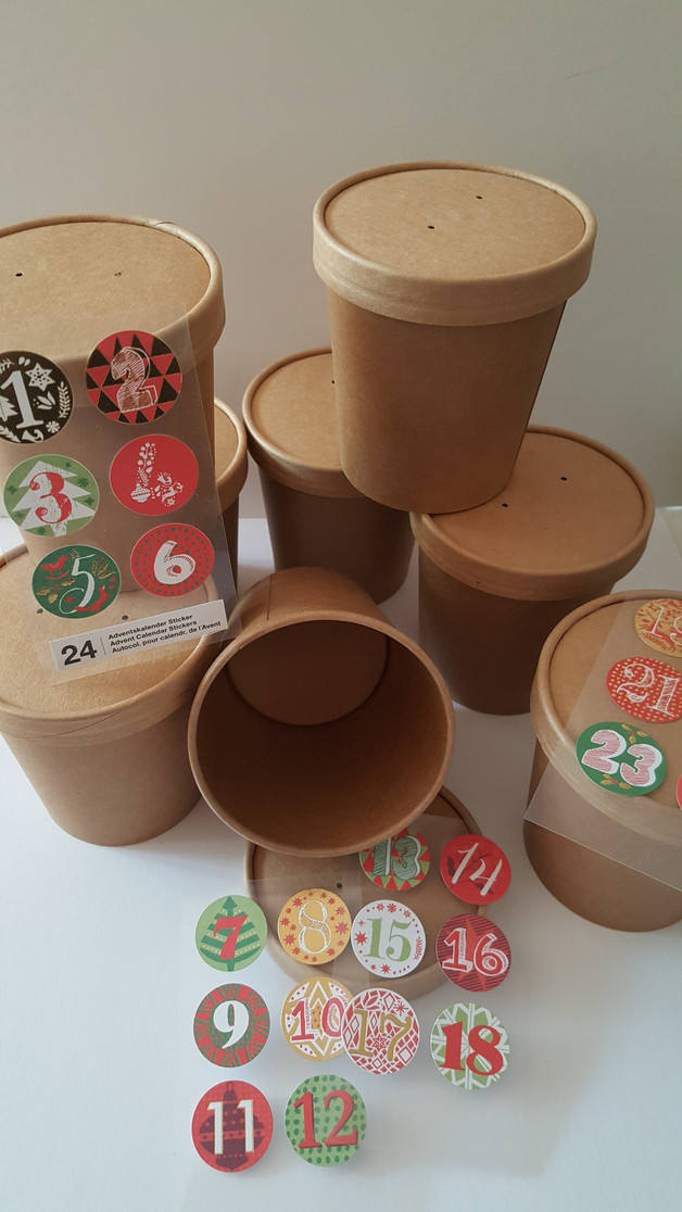 24 paper cups with lid advent calendar red green