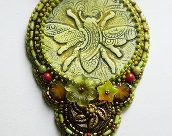 Bumblebee. Bead embroidered pendant necklace.