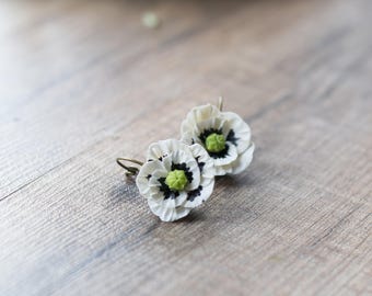 White poppy earrings - flower earrings - white flower jewelry - botanical jewelry - blossom earrings - poppy flower - nature earrings