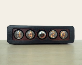 Nixie clock based on IN-4 tubes and OG-4 dekatron, in mahogany wooden case