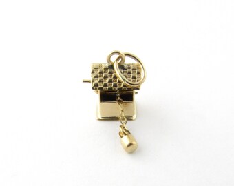 Vintage 14 Karat Yellow Gold Wishing Well Charm #2824