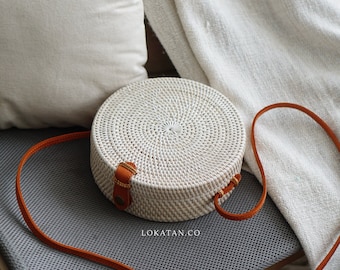 White Plain Handwoven Round Rattan Beach Bag Bali - Natural Ata Grass Shoulder Bag With Round Pattern