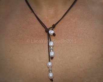 Leather pearl necklace - pearl leather - leather and pearl jewelry - white pearl necklace - pearl leather cord necklace
