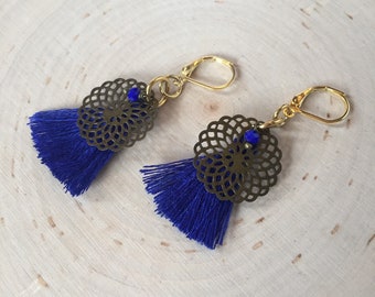 Model Mogador - pierced ears earrings.