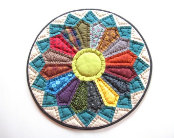 Quilted Table Topper, Quilted Candle Mat, Round Tabletop Quilt, Miniature Quilt, Table Mat, Rustic Decor Farmhouse Decor Country Home Decor