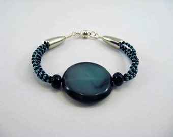 Agathe, onyx and seed beads bracelet