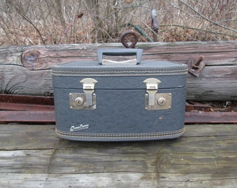 Fam-Line Train Case Suitcase Luggage Vintage Distressed 1950's Makeup