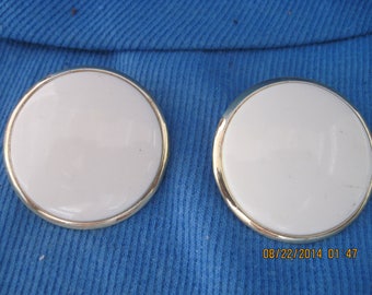 Vintage BEAUTIFUL 60's Mod Gold and White Lucite Button BIG & BOLD Clip Earrings...#7532... Gift 4 Her/Gift 4 Mom