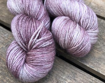 Brombeer-Zweig - Superwash Blue Faced Leicester, Silk & Cashmere Splendiferous Sock 100g