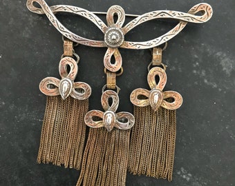 Vintage tasseled festoon brooch -- 356