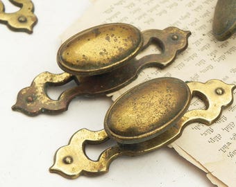 Lot of 10 Vintage Drawer Cabinet Dresser Knobs Pulls Handles Vintage Hardware