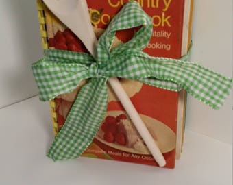 5 VINTAGE COOK BOOKS