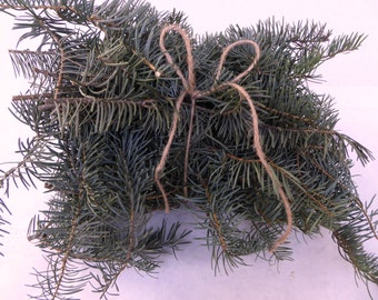 Fresh pine wedding greenery and garland. Rustic wedding decorations. This listing is great for the smaller displays at your wedding. Alter?