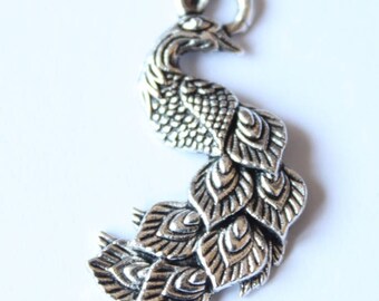 charm Peacock 34mm