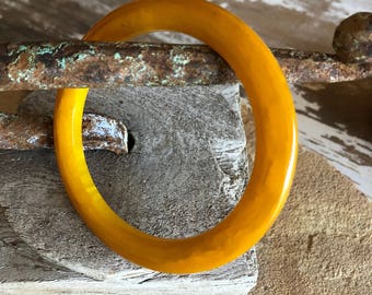Vintage Bakelite Bangle