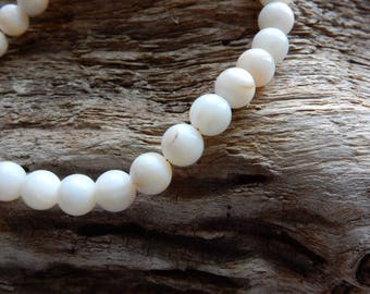 River Shell Bracelet, White Shell Bracelet, White Gemstone Bracelet, White Bracelet, Natural Bracelet, Healing Stone