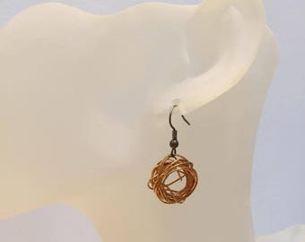 Boucles d'oreilles fil alu doré