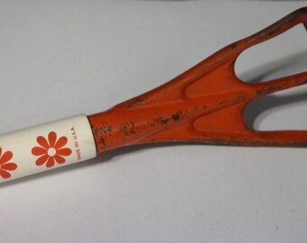 Vintage Hand Cultivator Claw- Mod Orange Flowers-Garden Flower Bed Tool- Spring Summer Decor