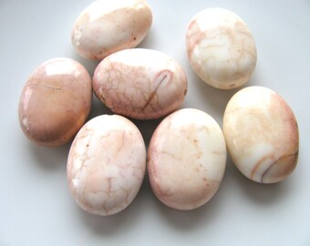 Howlite beads, 7 beads, oval beads, 15x20mm, cream and pink, drilled lengthwise, Jewelry supply B-997