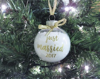 Just Married Ornament. Newlywed Ornament. First year married ornament. Married First Christmas Ornament. Wedding Ornament. Mr and Mrs Gift.