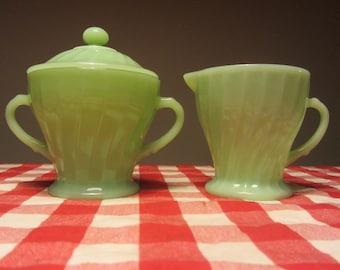 ANCHOR HOCKING Jadite "Shell" set of one creamer and one sugar bowl with lid - Made in USA - 1970s
