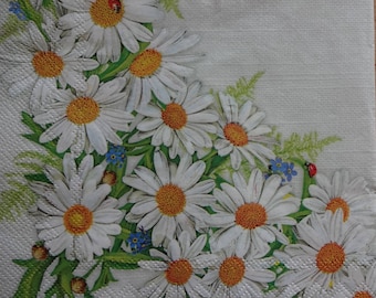 4 Camomile Paper Napkins, Floral Napkins, Spring Paper Napkins, Lunch Napkins, Printed Paper Npakins, Decoupage Napkins (MAYWEED)