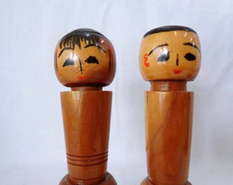 VJ664 : Lacquer Kokeshi doll, Pair of Vintage Japanese wooden Kokeshi dolls, hand made in Japan