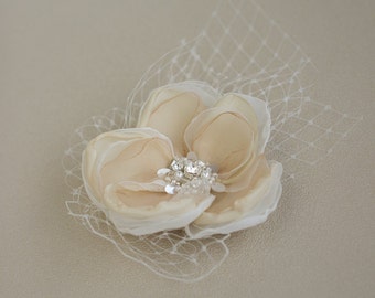 Bridal hair flower, Wedding hair piece, Champagne hair flower, Cream weddings hair accessories, bridal fascinator, headpiece, pearls, tulle