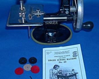 Vintage Toy Sewing Machine Needles, Instructions and Spool Felts for a Singer Model 20 - Oval Base - 7 Spokes