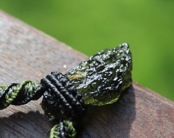 Genuine MOLDAVITE Pendant,Raw Moldavite Jewelry,Tektite Moldavite necklace,Green Moldavite Crystal,Macrame Necklace,Shibari Tribal Pendant