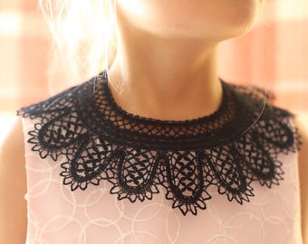 Hand-woven Russian bobbin lace collar for girls
