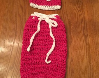 Newborn baby cocoon and hat set
