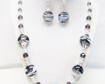 Gray/White Swirl Disc Glass Bead Strand Necklace/Earrings