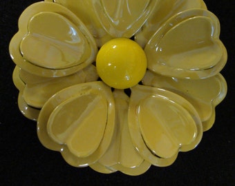 Two tone yellow 60s flower pin