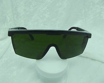 Green Economy Safety Glasses Minimal Impact Infrared Ultraviolet Protection Fusing Supplies