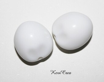 4 x acrylic asymmetrical white pearls