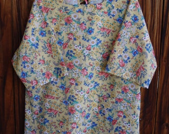SIZE 18-20 The Mama San Mamasan Kappogi Full Coverage Smock Apron in Florals on Soft Yellow Print- Size Large (18-20)