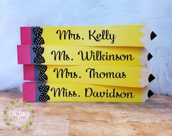 Teacher pencil sign, Educator sign, Teacher gift, Teacher Appreciation Day Gift, Teacher name sign, Teacher name plate sign, Personalized