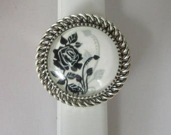 beautiful stylized rose ring