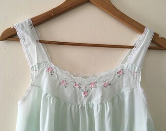 Vintage embroidered summer nightgown - Size small (8-10)