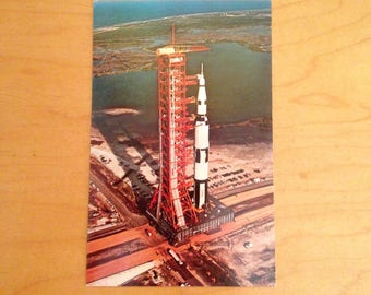 Vintage Kennedy Space Center Postcard - Apollo Saturn-V