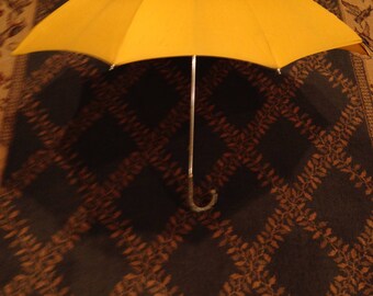 Vintage Parasol/Umbrella 35 Inch Spread Coffee Color with Grey/Green Plastic Handle in a Knuckle Pattern 01582