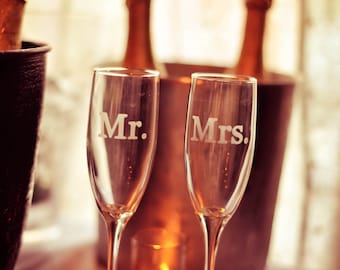 Wedding Toasting Flutes, Champagne Flutes, Mr Mrs Personalized